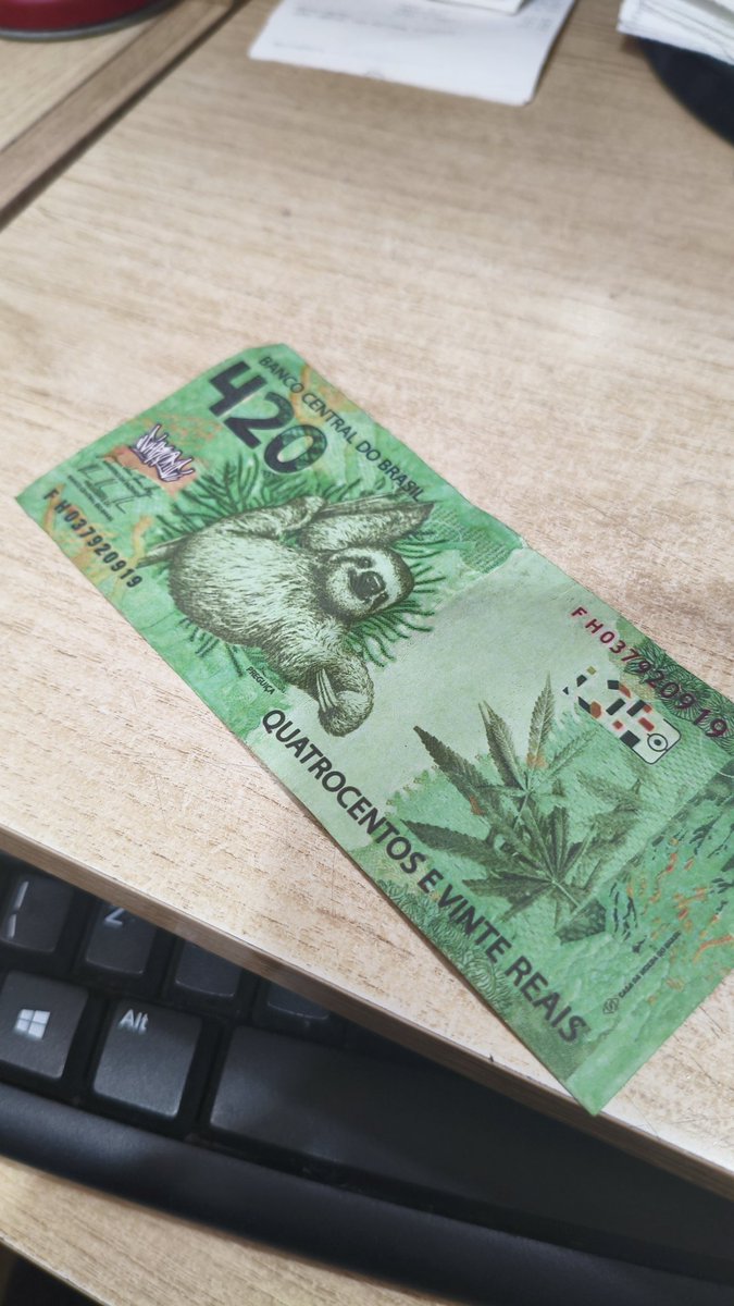 cohendiary's tweet image. trabalhar como caixa eh uma experiência unica pois acabei de receber ISSO