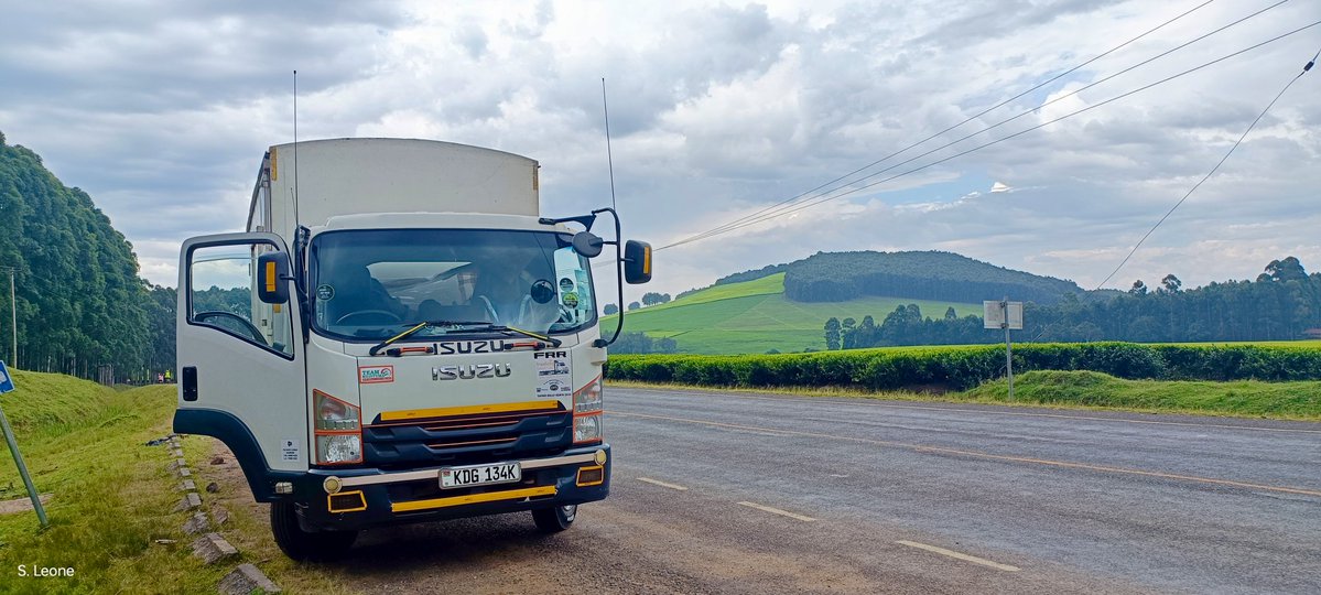 I am light weight truck driver and I took these pics 😉😜 can I get a retweet and 100000000 likes 😂 
#tembeakenya 
#drivingbro
#subaruleone