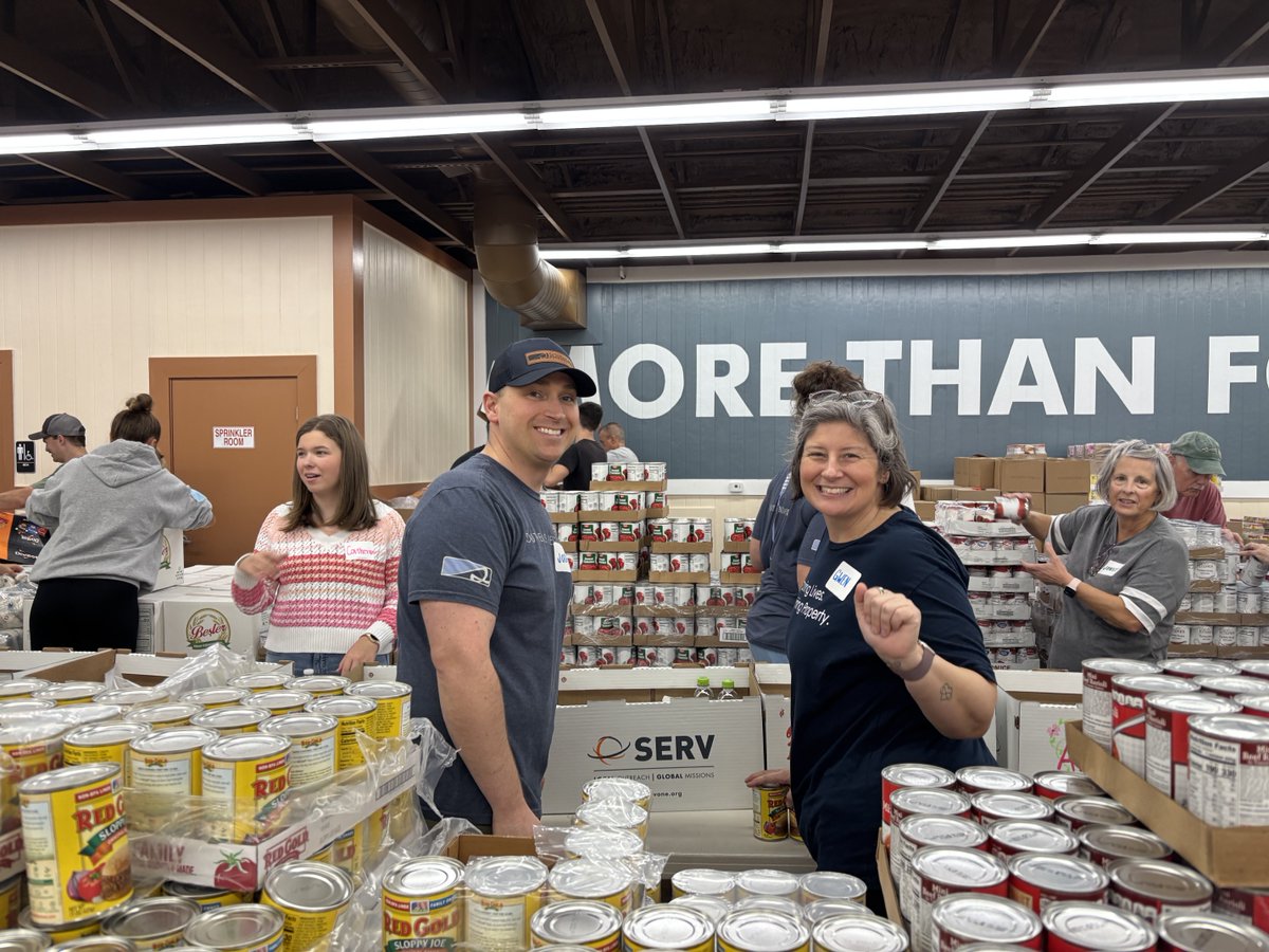 SRGrestoration's tweet image. Our team joined SERV International for a pack out and helped prepare food boxes for families in need. Proud to support a mission that makes a real impact.

#TeamSoutheast #SoutheastRestoration #SERV