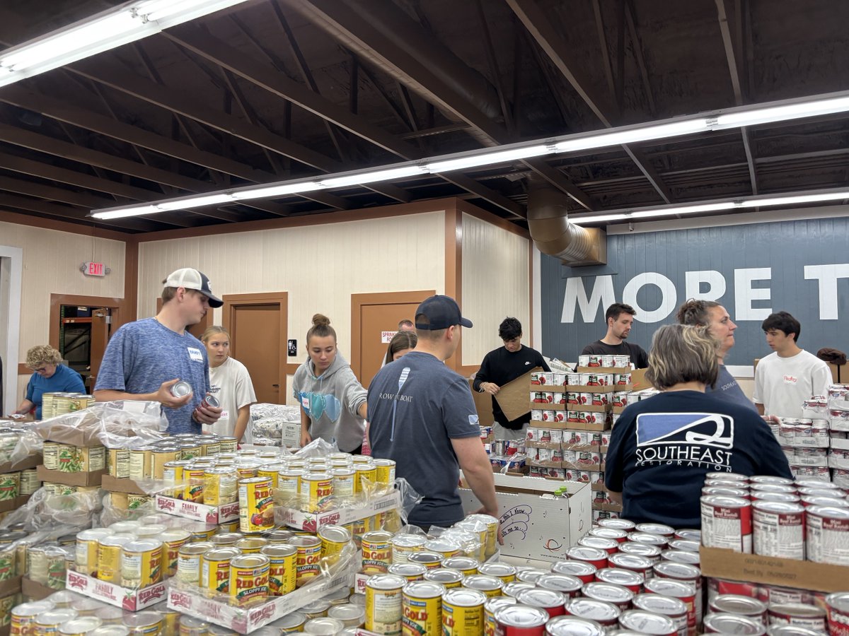 SRGrestoration's tweet image. Our team joined SERV International for a pack out and helped prepare food boxes for families in need. Proud to support a mission that makes a real impact.

#TeamSoutheast #SoutheastRestoration #SERV