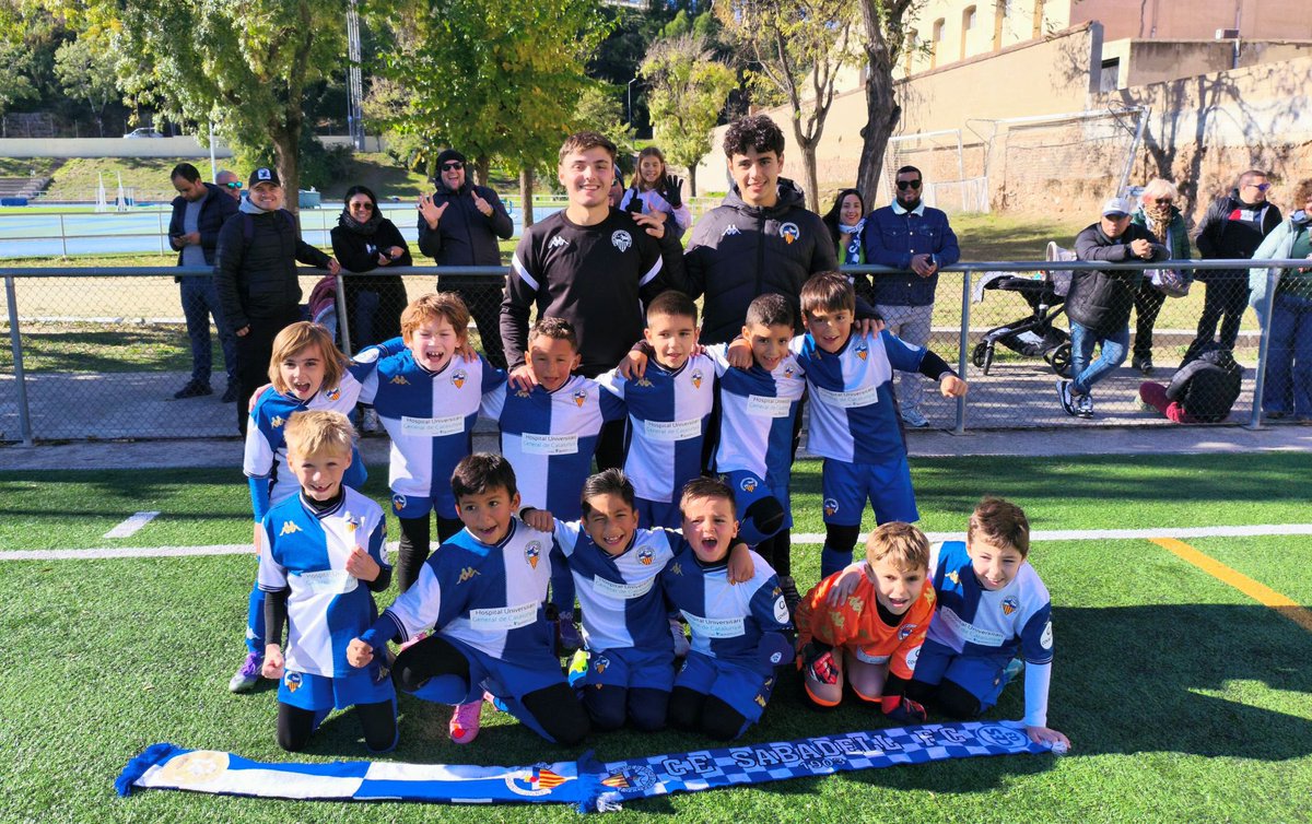 FutBaseCES's tweet image. 🫶🏻 Els 𝗣𝗥𝗘𝗕𝗘𝗡𝗝𝗔𝗠𝗜𝗡𝗦 continuen aprenent i creixent amb el que més els hi agrada

💪🏻 Victòries del S8 A, S8 B i S8 C amb molt bons partits

⚽️ Molt nivell del S7 A i el S7 B malgrat no puntuar en partits molt igualats

#FutBaseCES