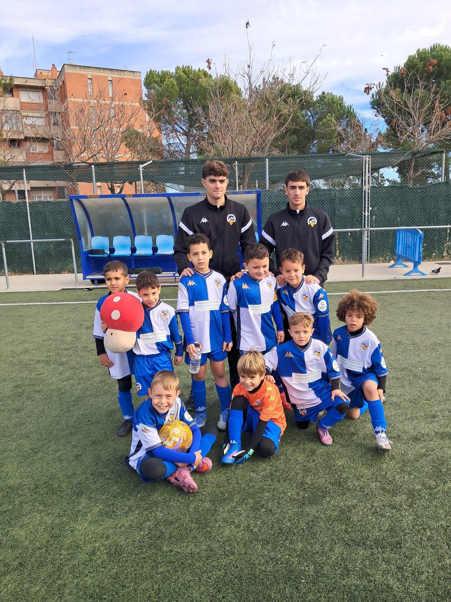 FutBaseCES's tweet image. 🫶🏻 Els 𝗣𝗥𝗘𝗕𝗘𝗡𝗝𝗔𝗠𝗜𝗡𝗦 continuen aprenent i creixent amb el que més els hi agrada

💪🏻 Victòries del S8 A, S8 B i S8 C amb molt bons partits

⚽️ Molt nivell del S7 A i el S7 B malgrat no puntuar en partits molt igualats

#FutBaseCES