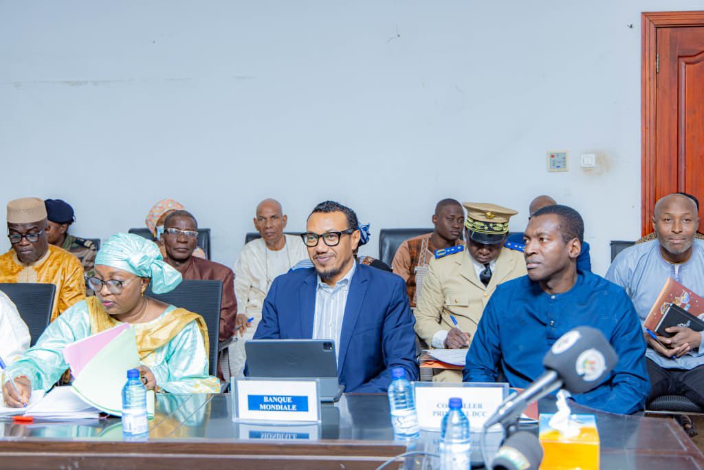 PCRSSMali's tweet image. Tenue ce lundi 24/11/ 25 de la 𝙎𝙚𝙨𝙨𝙞𝙤𝙣 𝙘𝙤𝙣𝙟𝙤𝙞𝙣𝙩𝙚 𝙙𝙪 𝘾𝙤𝙢𝙞𝙩𝙚́ 𝙙’𝙊𝙧𝙞𝙚𝙣𝙩𝙖𝙩𝙞𝙤𝙣 𝙚𝙩 𝙙𝙚 𝙋𝙞𝙡𝙤𝙩𝙖𝙜𝙚 𝙙𝙚𝙨 𝙥𝙧𝙤𝙟𝙚𝙩𝙨 #PCRSS 𝙚𝙩 𝙈𝘼𝙇𝙄𝘿𝙀𝙉𝙆𝙊 sous la présidence du Général de Corps d’Armée Ismaël WAGUE.