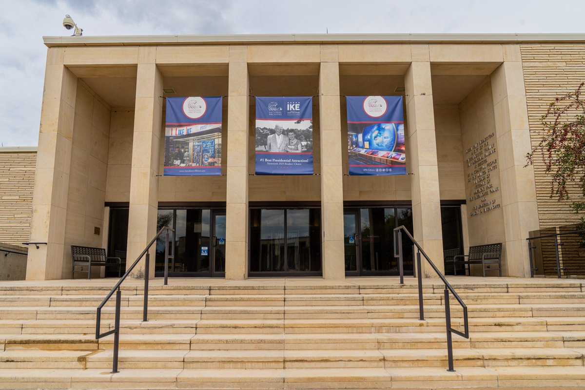 IkeLibrary's tweet image. Got family coming in for the holidays? Treat them to a visit to the Newsweek Reader&apos;s Choice #1 Best Presidential Attraction! We are open normal hours this week except closed on Thanksgiving Day. Plan your visit: eisenhowerlibrary.gov/visit/visit-us.
#IkeLife @visitabilene @USNatArchives