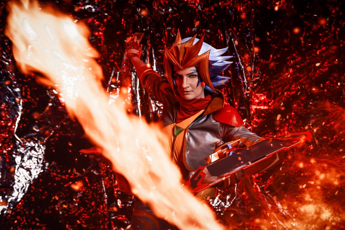 Wheelerin_94's tweet photo. "Salamangreat Inferno" π₯
Cosplay: Soulburner
Yu-Gi-Oh! Vrains
πΈ & π: @OH3_Studios π
#yugioh #vrains #yugiohvrains #ιζ―η #ιζ―ηVRAINS #soulburner #η©ζε° #γ½γ¦γ«γγΌγγΌ #takeruhomura #theodorehamilton #cosplay #yugiohcosplay #vrainscosplay https://t.co/khNWed62IF