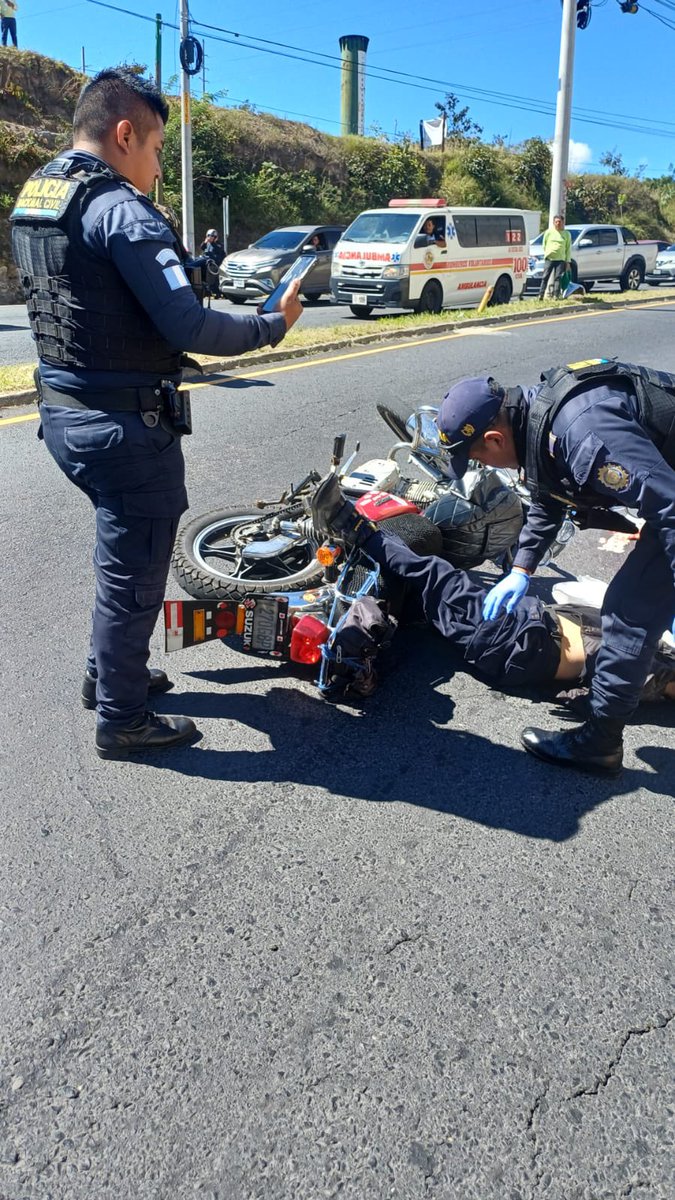viniciogutierr3's tweet photo. Motorista falleció tras accidente en bulevar las Charcas hacia San Cristobal, a la altura de la Frater. https://t.co/1fcMCBqmF3