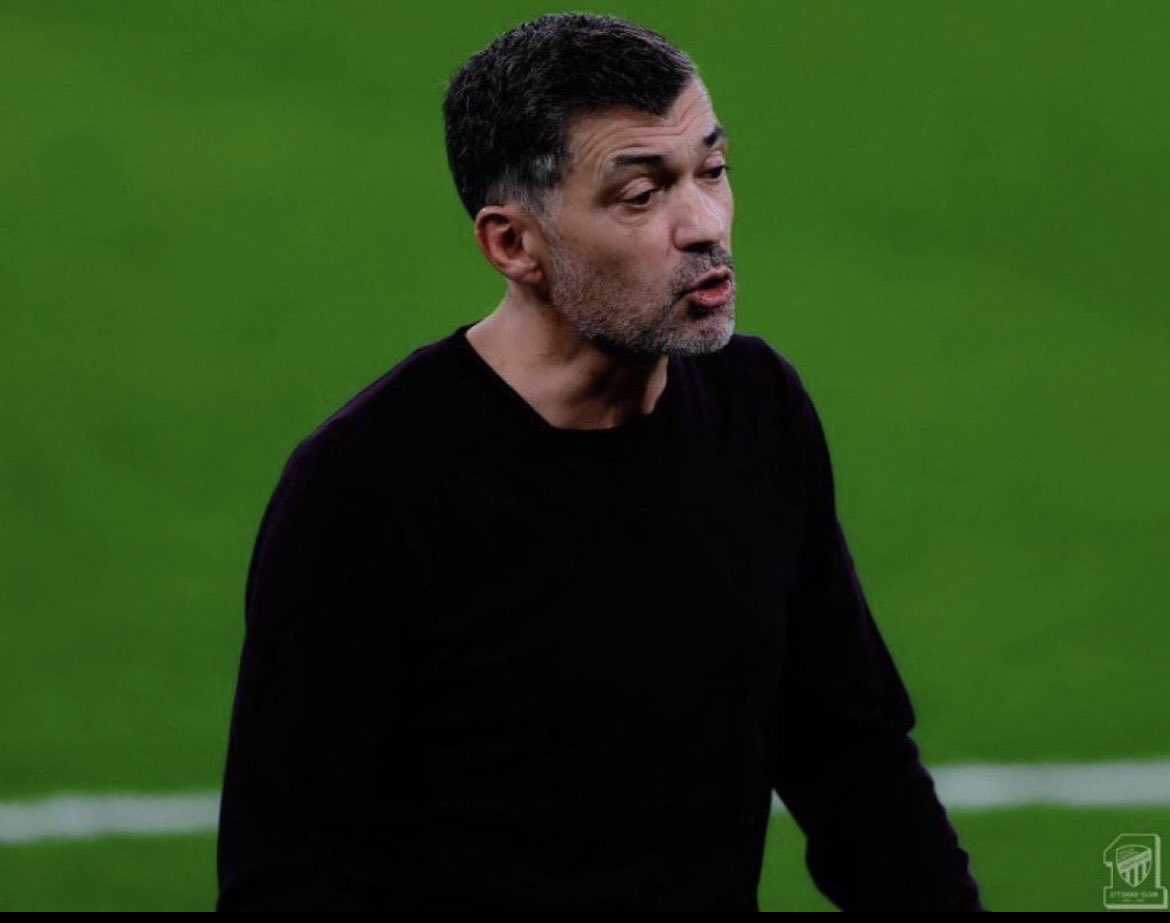 #الاتحاد_الدحيل

الدلخ هذا من يقنعه ان دومبيا افضل من  عوار. وفابينهو مجتمعين   
اشوفه اسىوى مدرب مر على الاتحاد