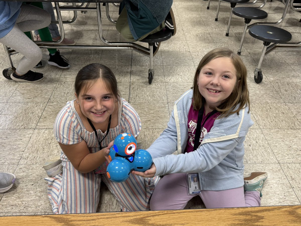 SEELilHawks's tweet photo. Such an amazing day for Southeastern 4th graders at the 2025 STEAM Fair! Hands-on learning, problem-solving, coding, and tons of creativity! #STEAM #SoutheasternElementary https://t.co/jyHvZw2Cy3