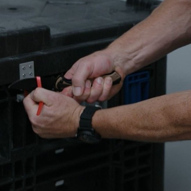 muldersufo's tweet image. #rabbot
these hands fasten a leather collar around robby’s neck and attach the leash
“thought you’ve finally started learning something. but no, you decided it’s okay to bark at everyone today. like some stray mutt.”
jack wraps the leash around his fist and gives it a tug.
“heel”