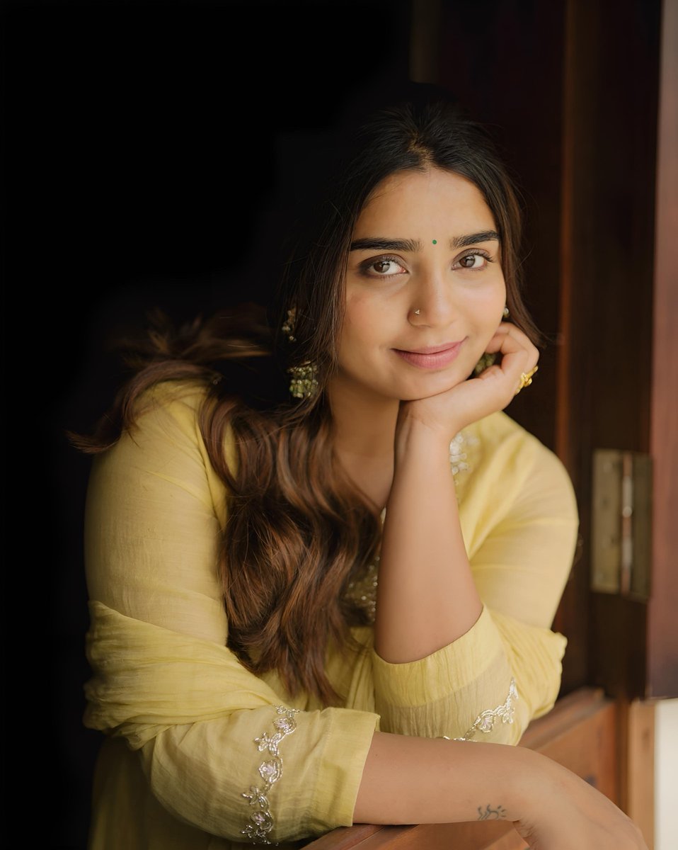 VisualDrops_'s tweet image. Actress Gouri latest photoshoot pic 💛

#VisualDrops #actress #gouri @Gourayy #gourigkishan #photoshoot