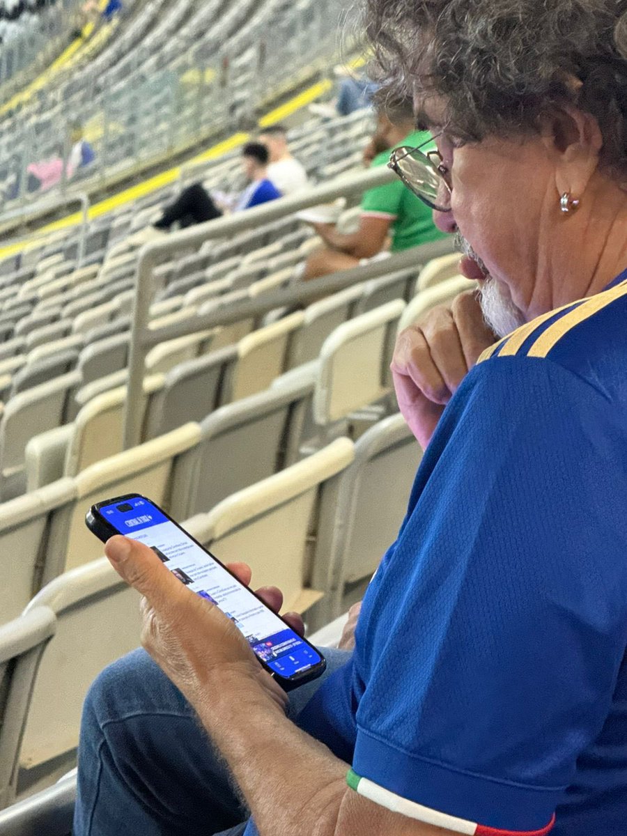 samuelvenancio's tweet image. Ainda não consigo mensurar o que nossa equipe vem fazendo no que é cobrir o Cruzeiro 24h por dia. Samuca TV e Central da Toca representados nestas duas imagens dentro do Mineirão. Liderança mais uma vez no YouTube em jogo do Cruzeiro e muita coisa ainda por vir. Só agradecer…