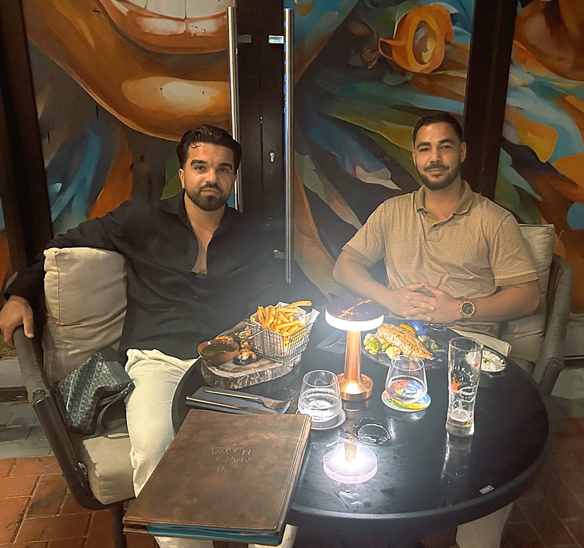 cryptoblaney's tweet image. You judge your progress based on the people closest to you.

Years around the wrong energy numbed me.

Everything felt “good enough,” even when it was not.

The human mind adjusts to the average, its how we stay socially accepted.

But the moment I started spending time with…