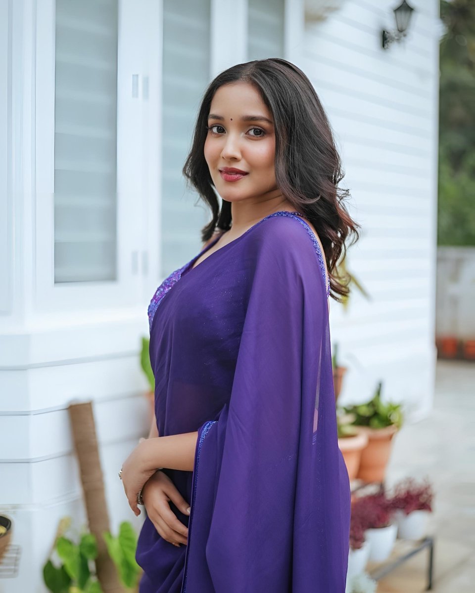 VisualDrops_'s tweet image. Actress Anikha latest photoshoot pic 💜

#VisualDrops #actress #anikha #photoshoot #anikhasurendran
