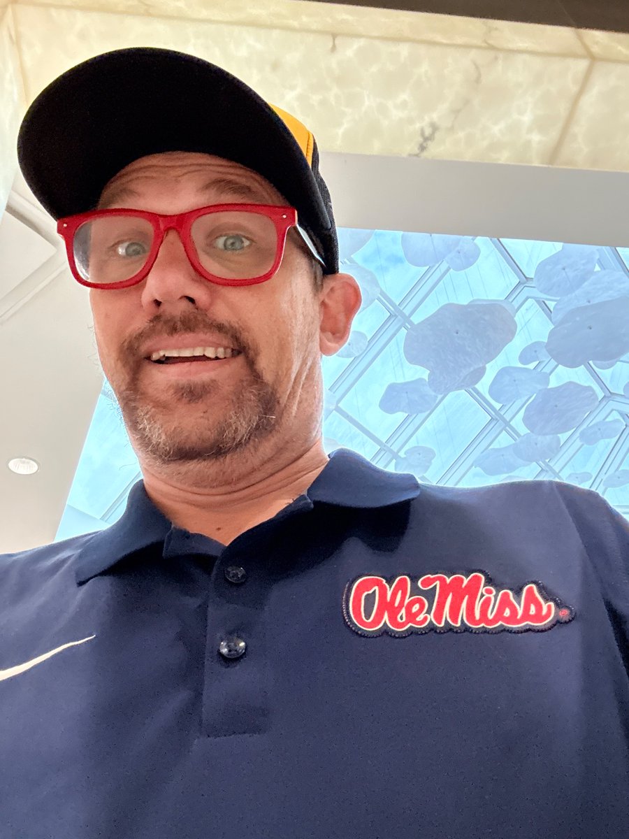 WhiteCommaRob's tweet image. I’m walking through New Orleans today wearing this Ole Miss shirt hoping to cast off any LSU voo doo my coach might be feeling today #Kiffin #HottyToddy #HYDR