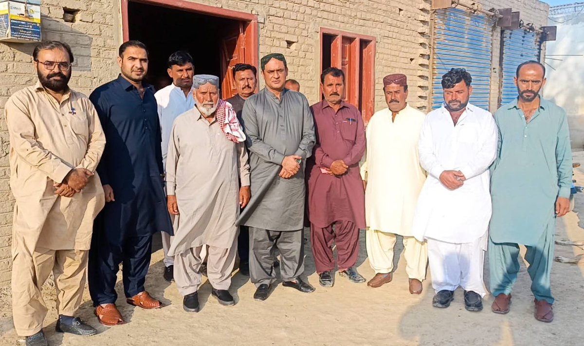 AslamChandioB's tweet image. Senior #PPP leader #ImranZafarLaghari Sb, offered condolences to local residents and party voters at various locations in Tehsil 
#KhairpurNathanShah.

@BBhuttoZardari 
@imzlaghari