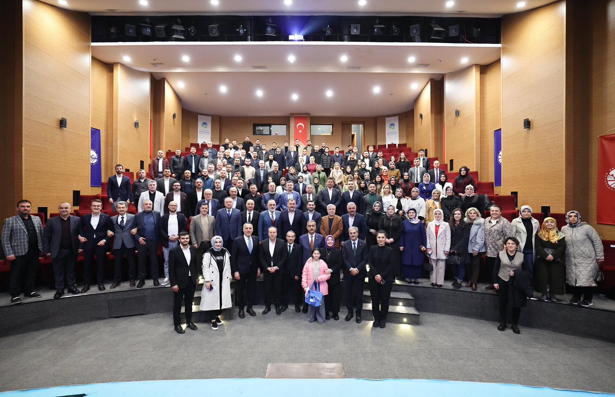 AK Parti Sakarya Daraltılmış İl Danışma Meclislerimizi icra ederek, teşkilatımızla istişare kültürümüzü diri tutmaya, ortak aklı işletmeye devam ediyoruz.

AK Parti MKYK Üyemiz, TBMM KEFEK Başkanımız, Milletvekillerimiz, Büyükşehir Belediye Başkanımız, İl Yöneticilerimiz, İlçe