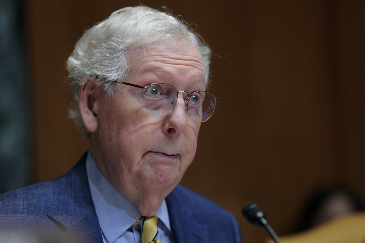 NEWSMAX's tweet photo. Appeasing Russia will not bring peace, former Senate Republican Leader Mitch McConnell said in harsh criticism of an emerging U.S.-brokered deal to end the war in Ukraine that he posted on X Sunday night. https://t.co/iPSgW2yUQN https://t.co/aHOwBXfZCQ