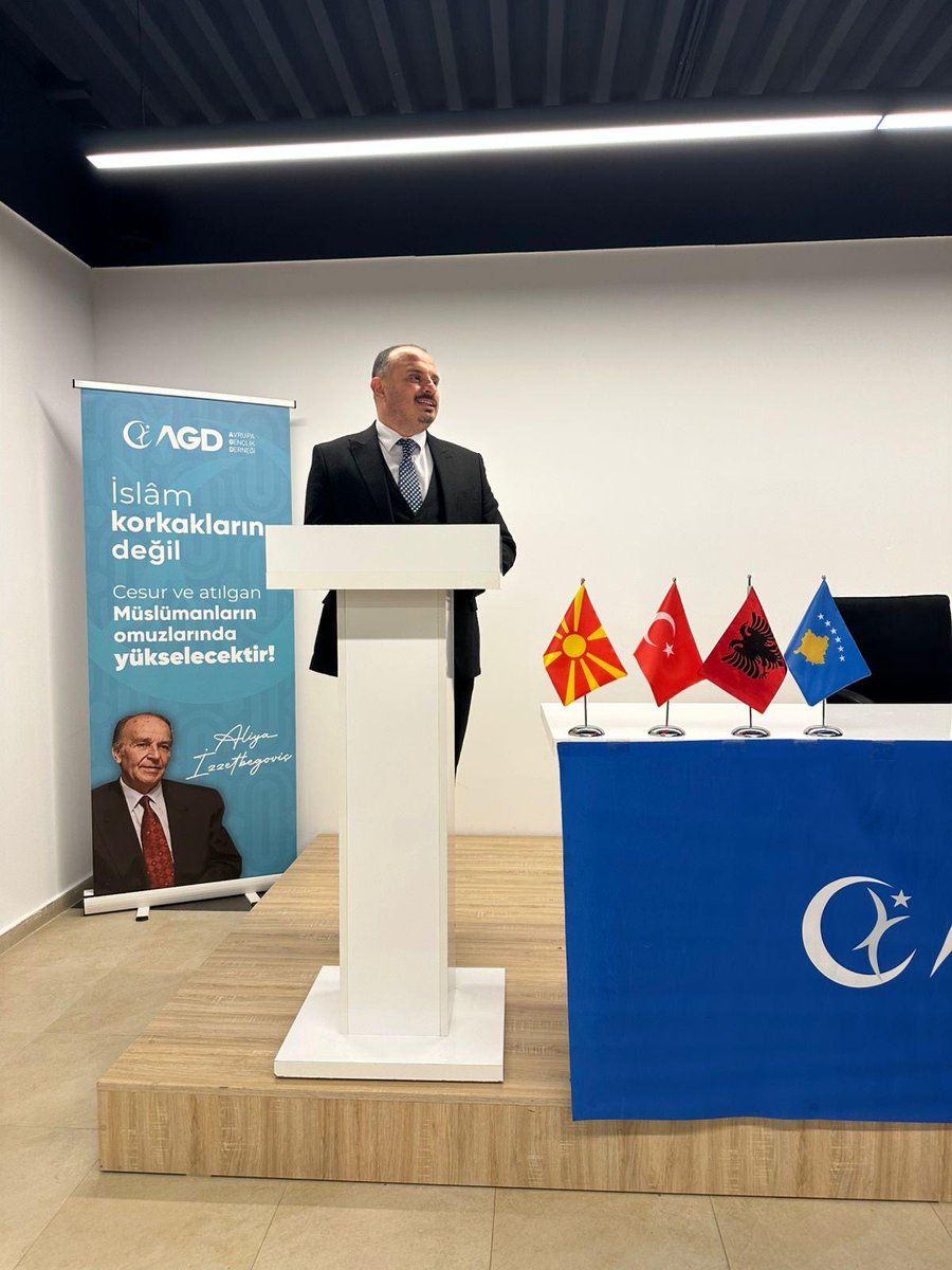 Toplantımız davamızın öncü ve emektar isimlerinden Mustafa İRİŞ ve Şaban KAYA, Darül Erkam Derneği Genel Başkanı Oktay SORAN, Hafız Abdülkerim EBİBİ ve akademisyen Dr. Beni KİZZOLİ beylerin sunumlarıyla devam ediyor.

———

Our meeting continues with the presentations of Mustafa