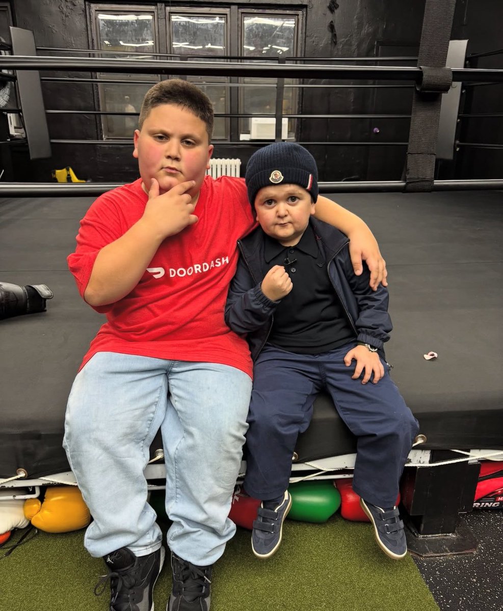 Geescottsburner's tweet image. They call themselves “Rizzbula” #expand