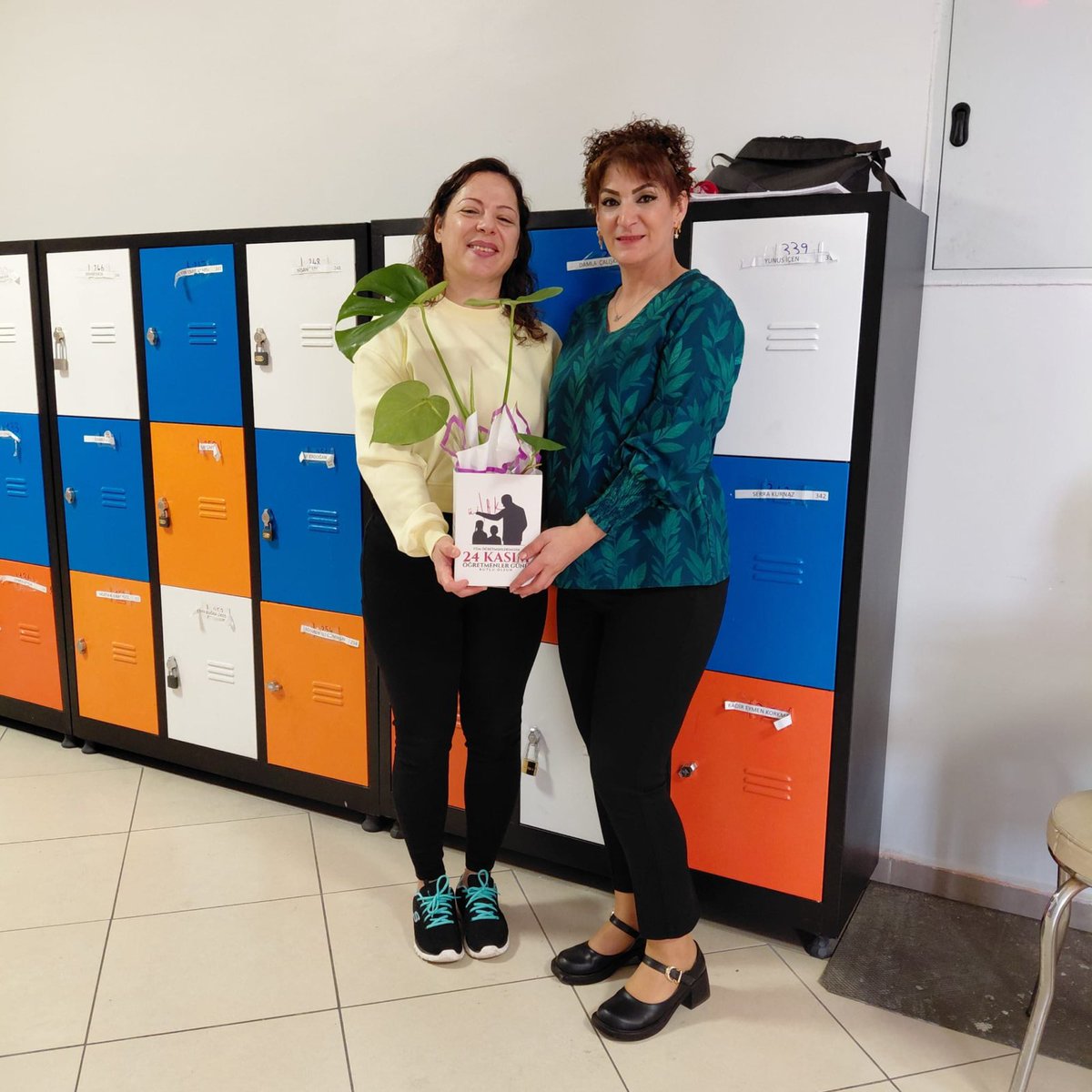 📚 KAÇEP Birimi Olarak Öğretmenlerimizi Ziyaret Ettik 🤝

Eğitime verdikleri emek, fedakârlık ve özveriyle geleceğimizi inşa eden tüm öğretmenlerimize teşekkür ediyor, 24 Kasım Öğretmenler Günü’nü en içten dileklerimizle kutluyoruz. 🌟🍀