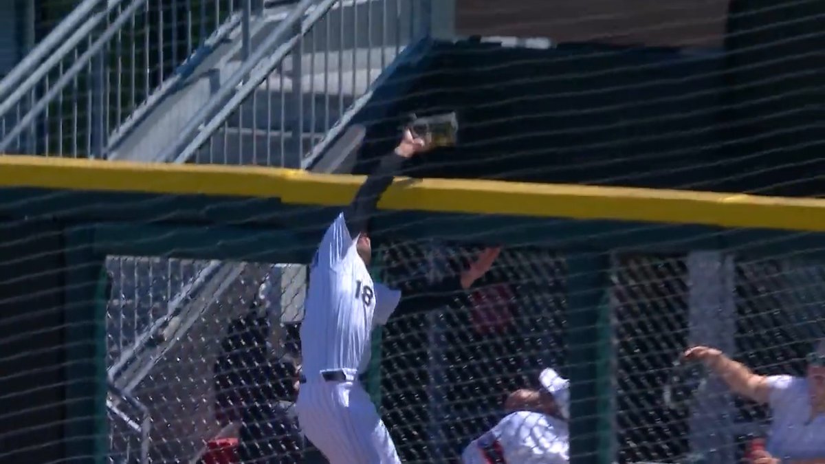 Top Plays of 2025: No. 69

Mike Tauchman robs Giancarlo Stanton with a perfectly timed leap! 