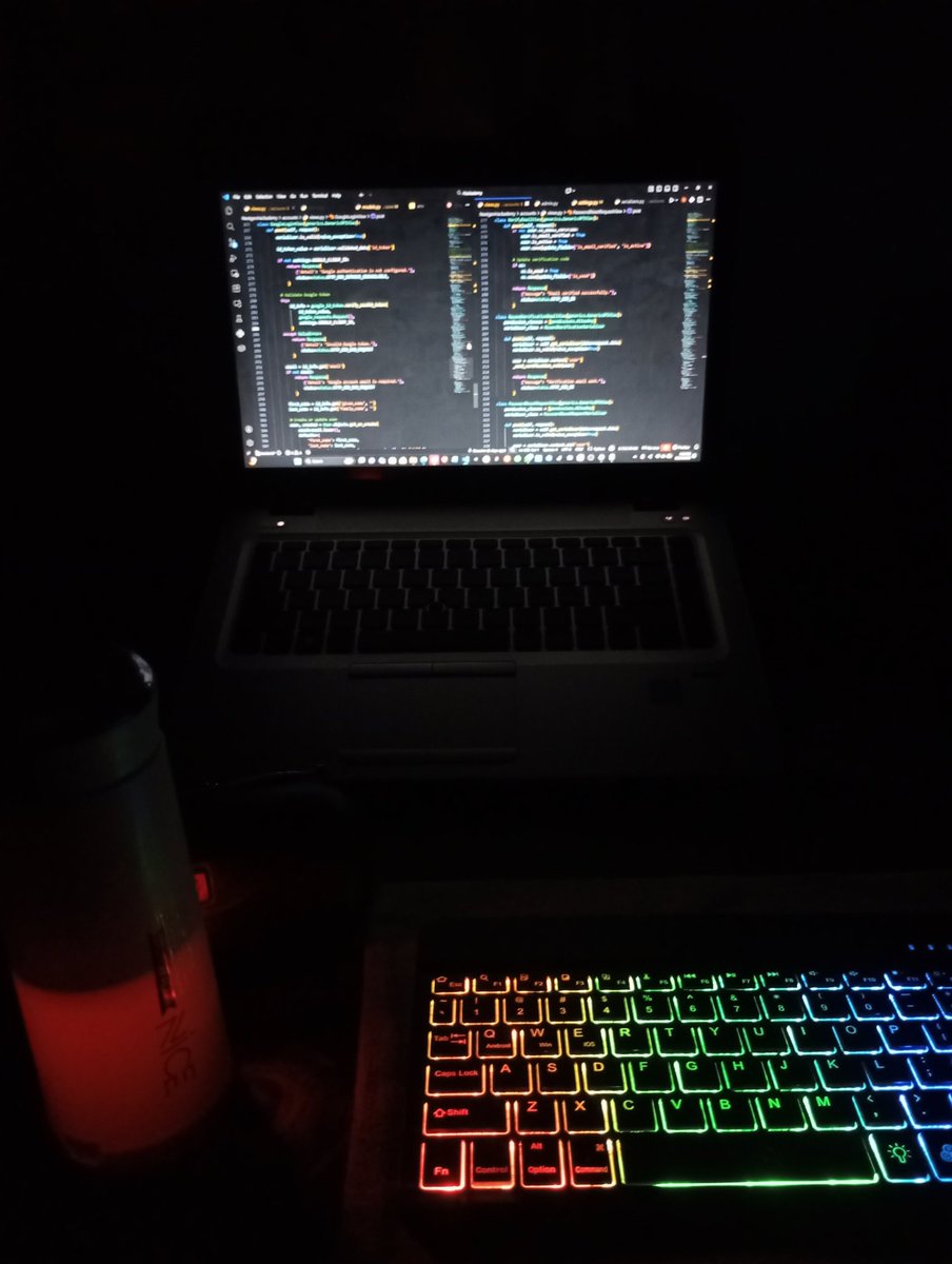 code_with_dara's tweet image. Current setup. 💻 Who else is grinding late tonight? Drop a 👋.