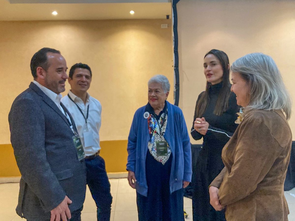 La <a href="/DraCrisCortinas/">Dra. Cristina Cortinas</a> con la Procuradora Ambiental, Dra. Perla Patricia Alday, y ponentes del Foro Ambiental #Sonora 2025
Gobernanza, resiliencia y #EconomíaCircular.