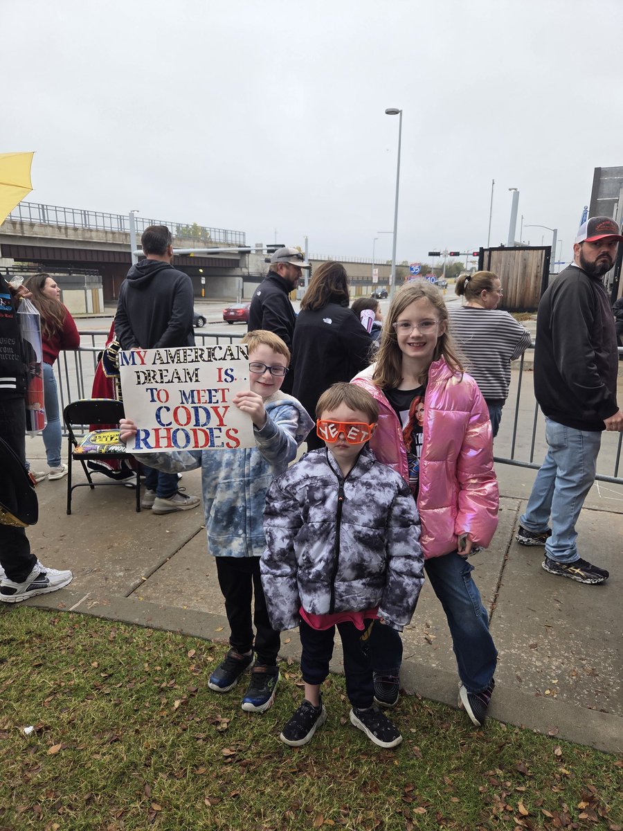 BiggerMegan's tweet photo. We are here outside of the Paycom Center waiting to meet some WWE Superstars before we go to WWE Raw tonight in Oklahoma City! Kanen's American Dream is to meet Cody Rhodes so hopefully that can happen today! #WWERaw #CodyRhodes @CodyRhodes @WWE @CastagnaTiffany @PaycomCenter https://t.co/7WhACMyK5y