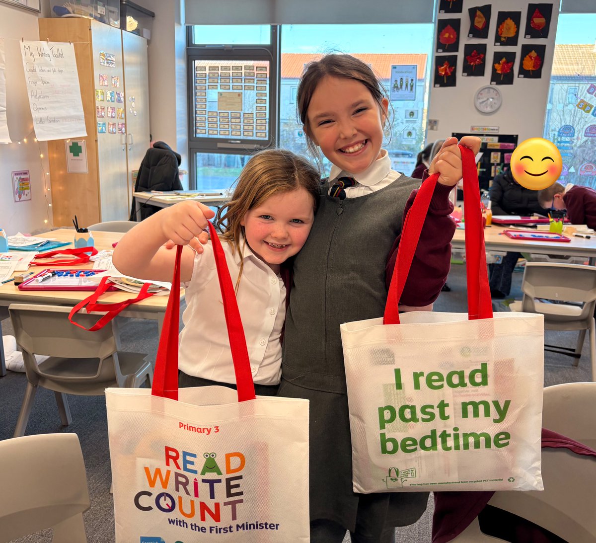 StNinians_PS's tweet image. 📚✨ A wonderful Share the Learning afternoon with Primary 3! Our learners proudly received their Scottish First Minister’s Read, Write, Count bags and enjoyed diving into stories together. A great celebration of reading and imagination! 🧡📖 #ReadWriteCount #P3 #LoveReading