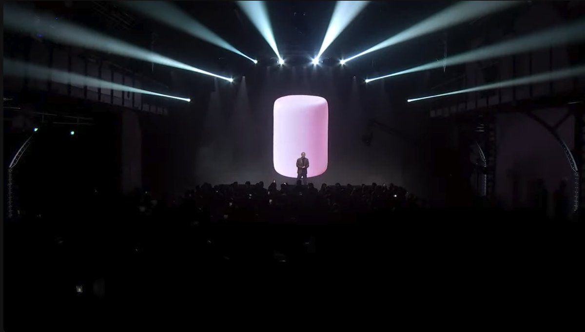 La keynote de <a href="/EricLarch/">Eric Larchevêque</a> c'est quelque chose le warm up et le teasing, love it!