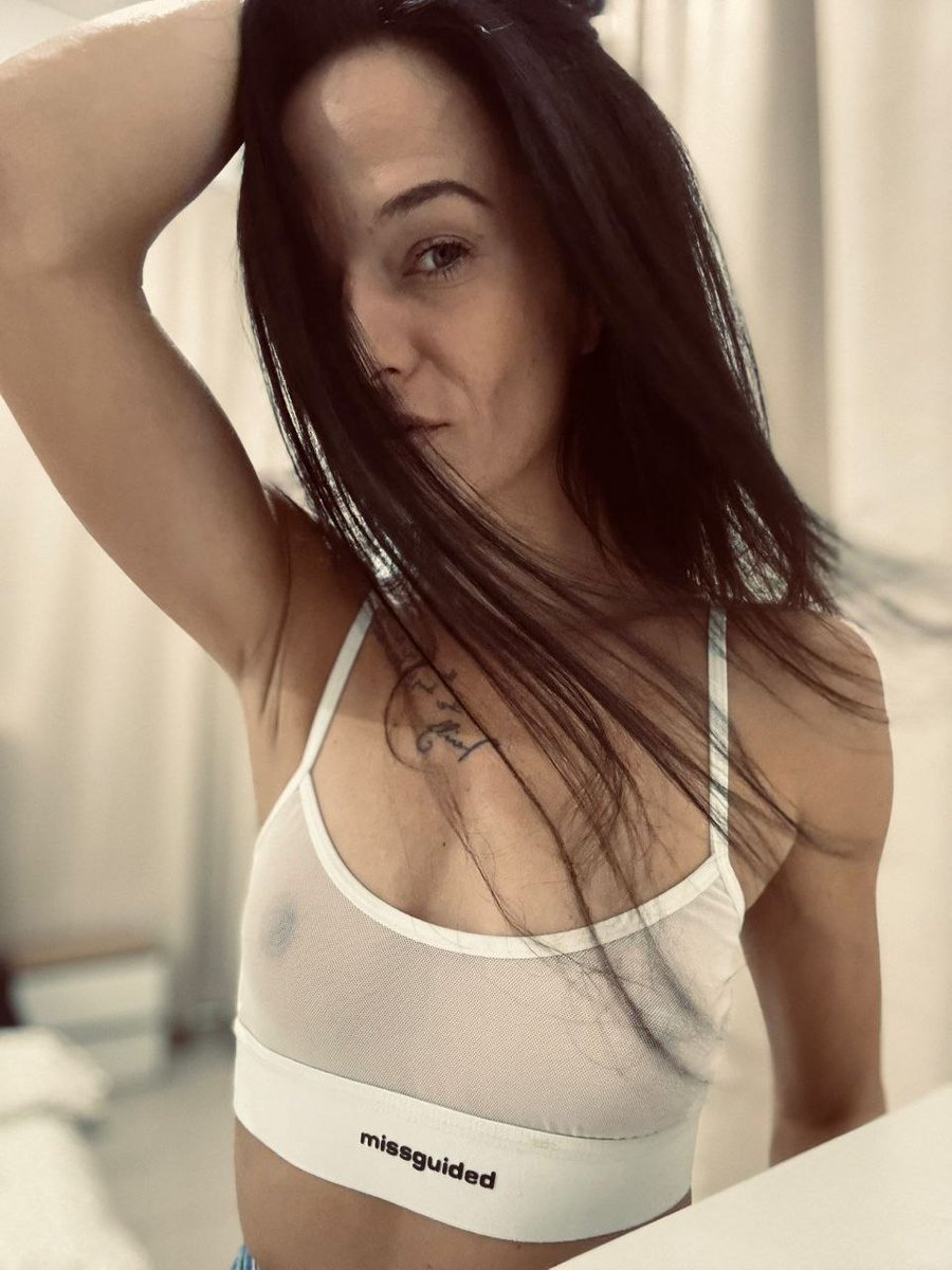 LisaHey694008's tweet photo. Bereit für meine dunklen Seiten? 🖤 https://t.co/ilHuLCyAOw https://t.co/UKodwikxLd