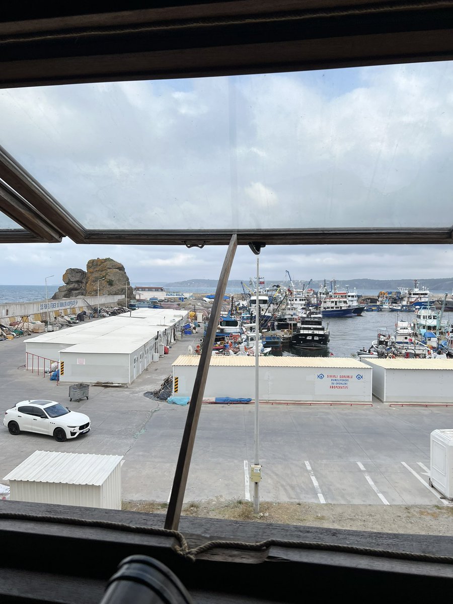 Anıları ölümsüzleştiren fotoğraf gibi görünse de bana kalırsa asıl etken, zamanın bile silemediği o duyguların içimizde bıraktığı izdir. 

Yeniköy de başlanılan bir hafta sonunu Rumeli Feneri’nde bitirmek yazılı olmayan prensiplerimizdendir.