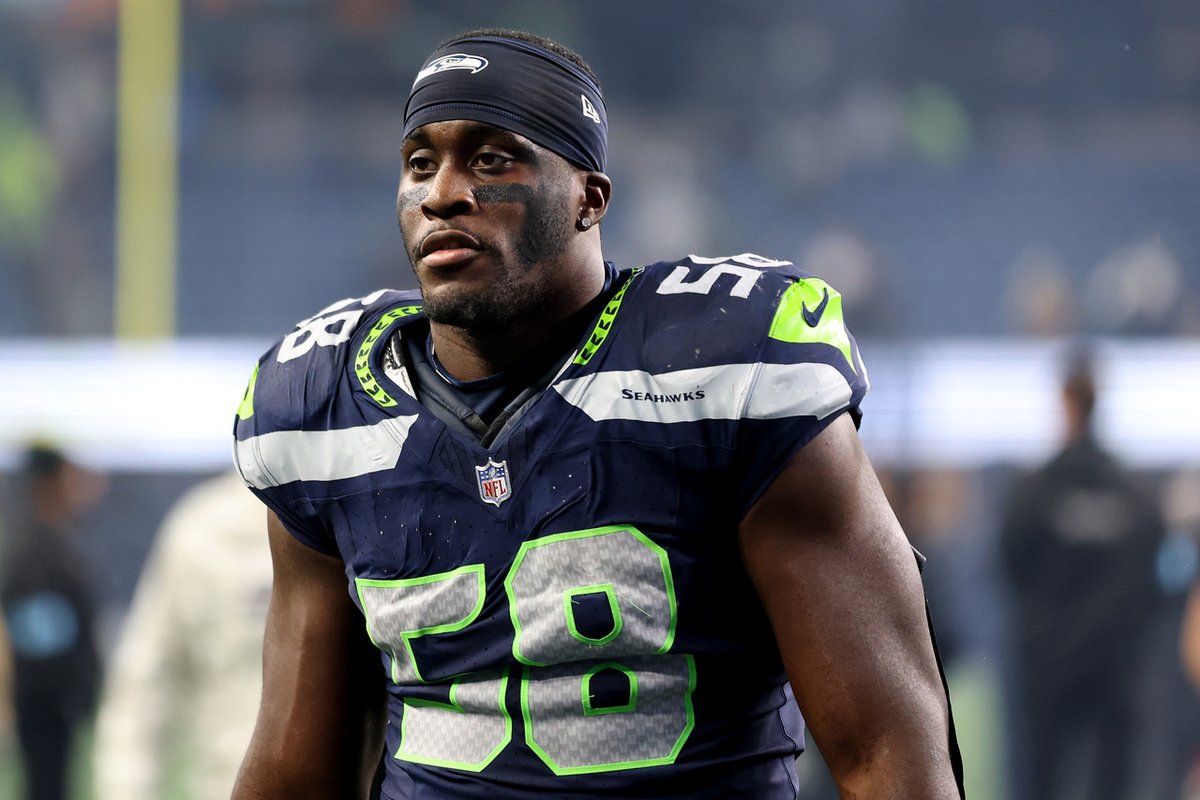 AjetMedia365's tweet image. 🚨 Derick Hall finally got his first sack, but the stats don&apos;t tell the whole story! With a 27.6% pass-rush win rate, he&apos;s been a nightmare for QBs all season. Watch out, NFL—this young edge rusher is just getting started! 💪 #Seahawks #NFL #EdgeRusher