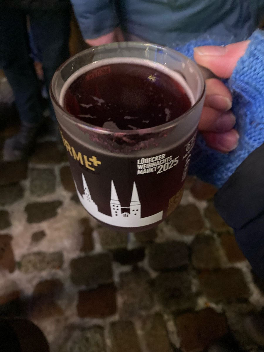 #gluehwein 
#weihnachtsmarkt

Cheers!