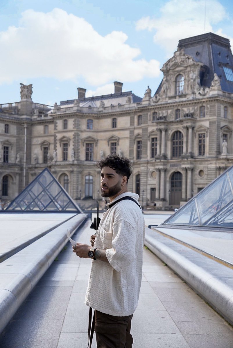 KurtBenz's tweet photo. I flew to Paris just to buy some Dior. She beggin’ for attention, I don’t see her. 🛩️🏛️⚜️ https://t.co/K4ZGI8P7Bx