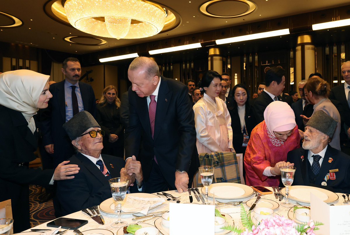 Cumhurbaşkanımız Sayın Recep Tayyip Erdoğan, Güney Kore Devlet Başkanı Lee Jae Myung ve eşi Kim Hye-kyung onuruna yemek verdi.