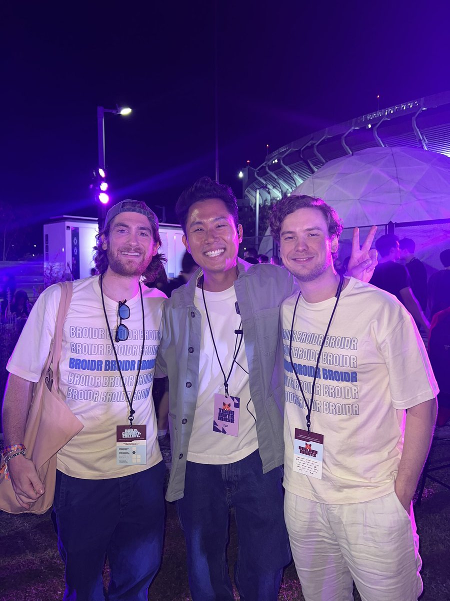 Broidr_Merch's tweet photo. Great catching up @0xAYoo! 
Amazing event as per usual @MetaMask 🦊🇦🇷

#Buildersnight #DevConnect #MetaMask
@Julienchabert4 @DanPalucci https://t.co/S8Ev12YgUA