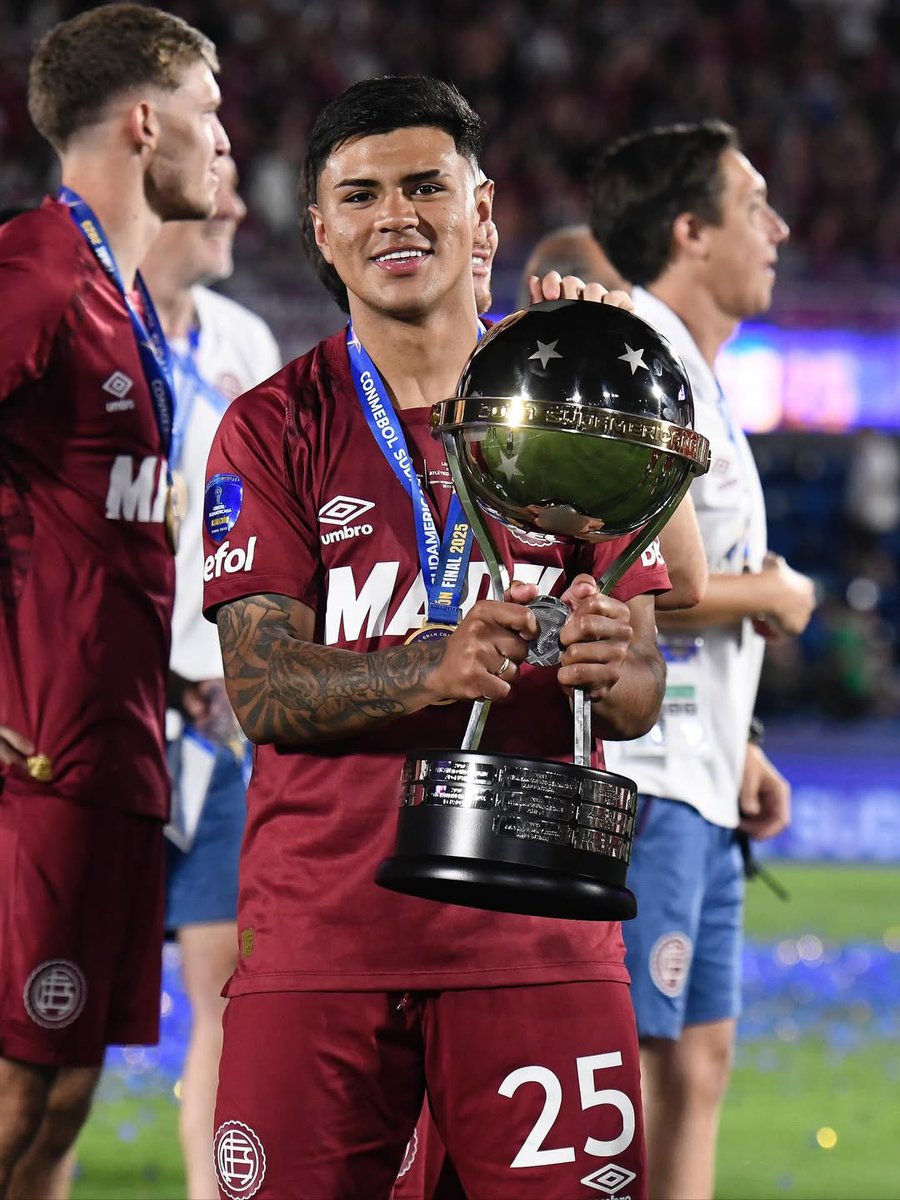 Dylan Aquino en la Conmebol Sudamericana 2025, donde jugó 325' de 1200' (27%)

➜ Gol y asistencia en Venezuela para empatar un 0-2
➜ Gol en el minuto 90 en Octavos para empatar la serie
➜ Gol en Cuartos para ganar la serie en el Maracaná
➜ Metió su penal en la Final

DECISIVO