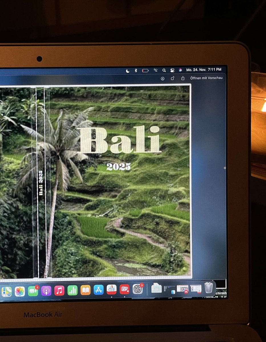 copyofchanges's tweet image. ich mach momentan fotoalben von allen meinen reisen, heute ist das von bali angekommen und das cover sieht einfach soo scheisse aus 💔💔 es ist viel zu hell und die schrift kann man gar nicht lesen.. idk ob ich mich beschweren soll oder ob ich es einfach so lassen soll