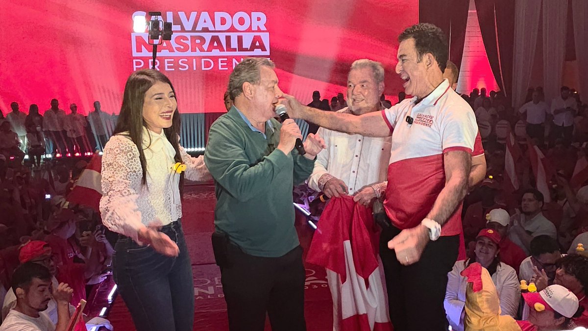 SoyChanoRivera's tweet photo. ¡Que viva Honduras!  
¡Que viva el pueblo!  
¡Y que viva la esperanza!
#PresidenteChano #Honduras #EsTiempoDeCambio #SalvadorNasralla #EleccionesGenerales2025 https://t.co/orTWgQdqfQ