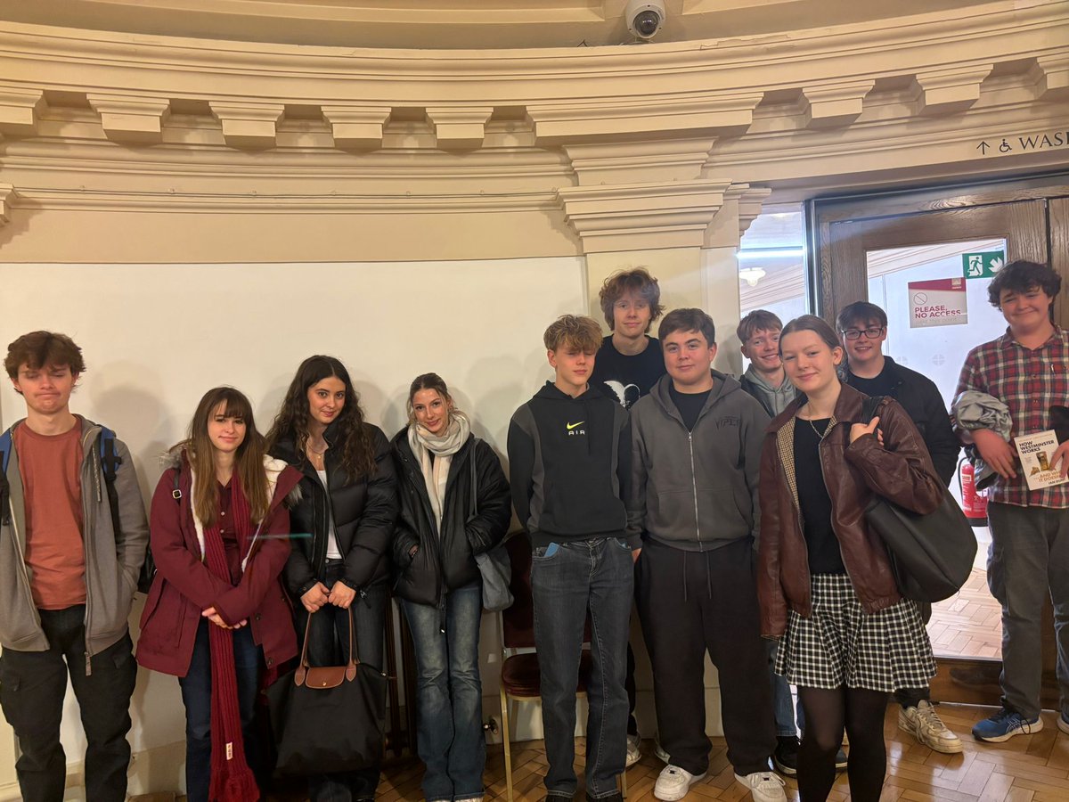 EtaHistory's tweet image. Year 12 and 13 students had the amazing opportunity today to attend Polecon, where they were able to listen and ask questions to a variety of politicians.  Well done to Samuel for fact checking an MP and Liv for her @greenpartyzack repost!