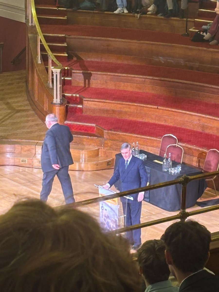 EtaHistory's tweet image. Year 12 and 13 students had the amazing opportunity today to attend Polecon, where they were able to listen and ask questions to a variety of politicians.  Well done to Samuel for fact checking an MP and Liv for her @greenpartyzack repost!