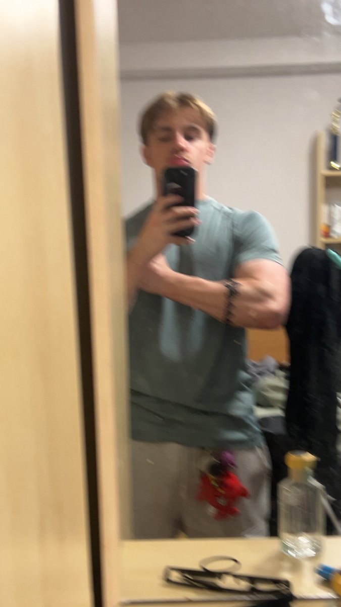JustConnar's tweet image. Biceps innit
