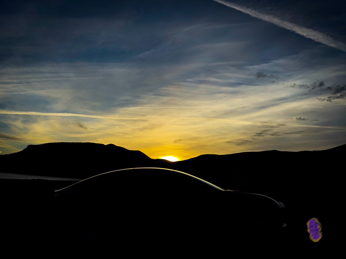 BoundlessDigi's tweet image. “Silhouette”

My boo and I took a drive out to Arrowrock Dam and we got some beautiful shots of the sunset and my beautiful Model 3. 

#silhouette #Arrowrock #dam #Idaho #Tesla #Model3 @Tesla