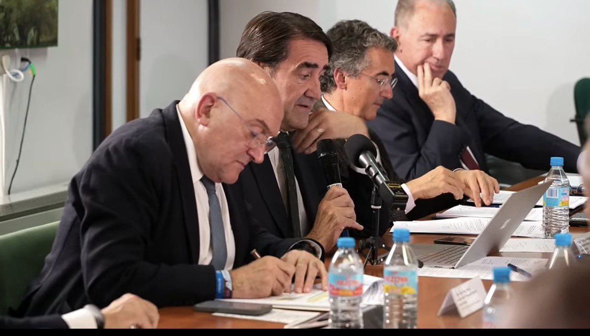 oscar_puente_'s tweet image. Qué día más triste para Valladolid. Ni un mínimo de responsabilidad. Cuando Indolencio el Saboterrador culmine su infame ejecutoria, no se le recordará como Carnero, sino como Atila. Y sin moverse del sofá. Un caso de estulticia política sin parangón.