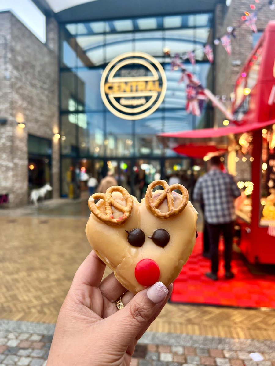 Rudolph the Red Nosed Donut 🍩

Dunkin's Christmas selection of donuts are so cute, come and check them out!