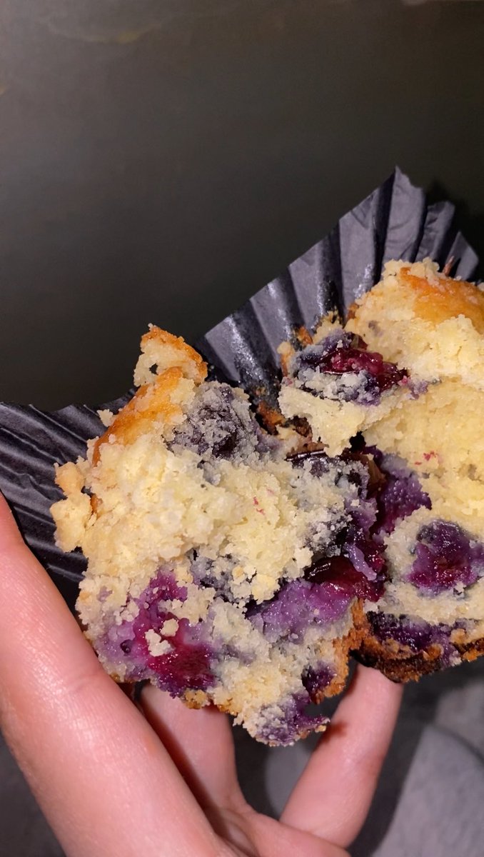 شي يعور القلب ومثالي ولا مو شي مثالي ويعور القلب؟
طيب ركزو على الشي الكرسبي الي حاطته فوقه 
نسيت اصوره بس مايخالف ركزو شوي وبتشوفونه