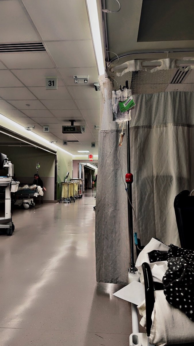 هنا بغرف الإفاقه تسمع كل شيء بصراحه ..
يتكلم الجميع مع من يثقون فيه بكل حب ..
.
كونوا مثل شعورهم و بادلوا الحديث بصدق ..
#حكايه
1:50 pm