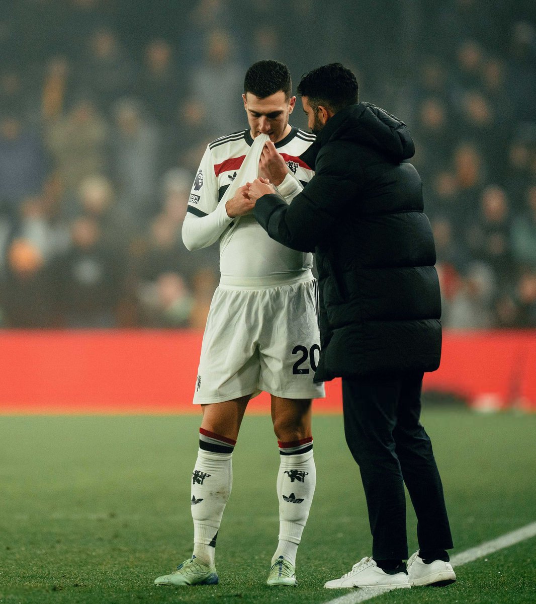 ZaidBalll's tweet image. 🚨Ruben Amorim’s Cousin, Diogo Dalot is BENCHED for the 2nd game running.🇵🇹❌