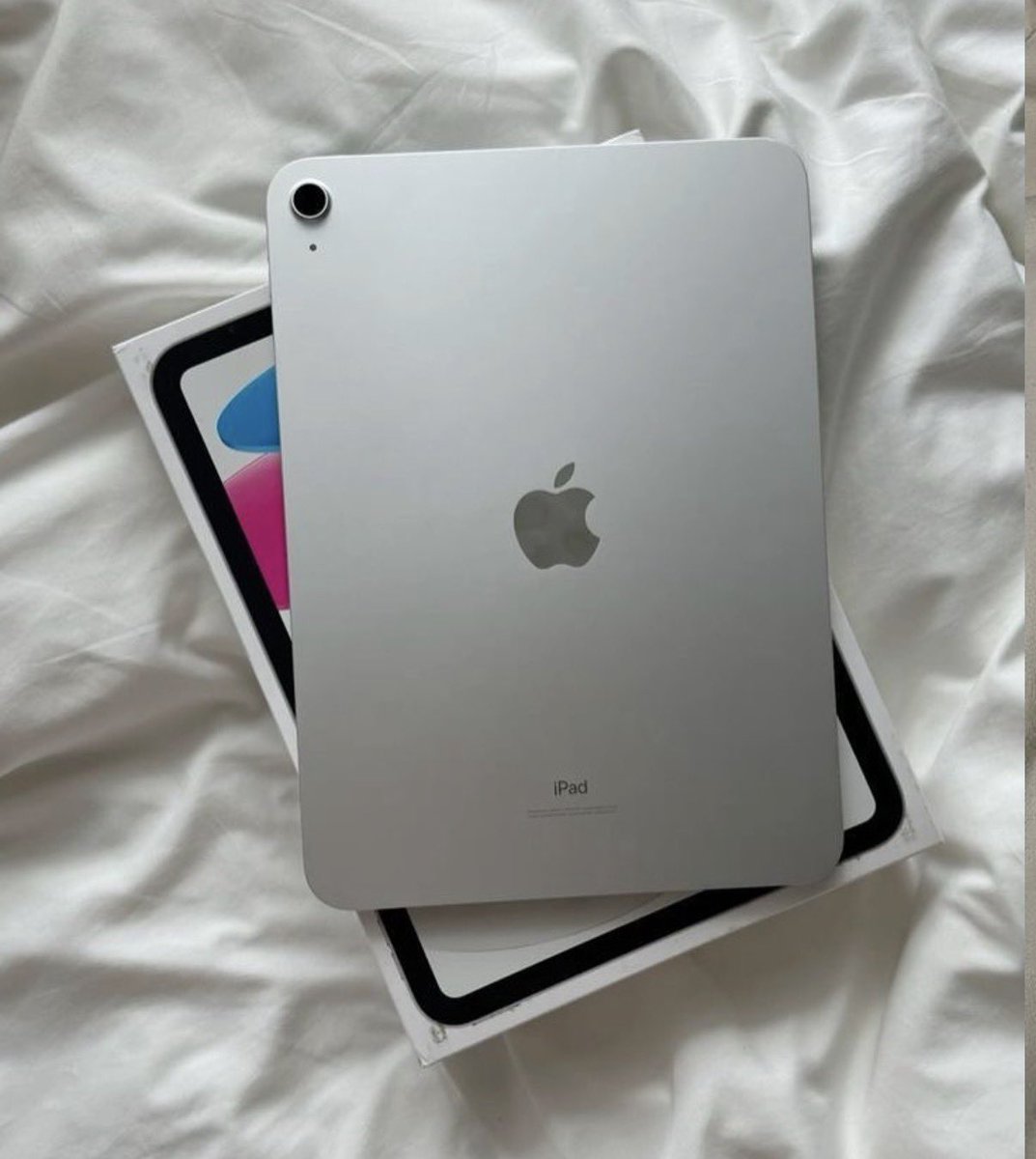 mrtechsense's tweet image. iPad is one of those tech products that seems like a must-have until you actually get it.  

Most iPad users I meet often tell me it’s not as useful as they thought it would be.

Every time I see one, I can’t help but feel like getting one. 😭😭